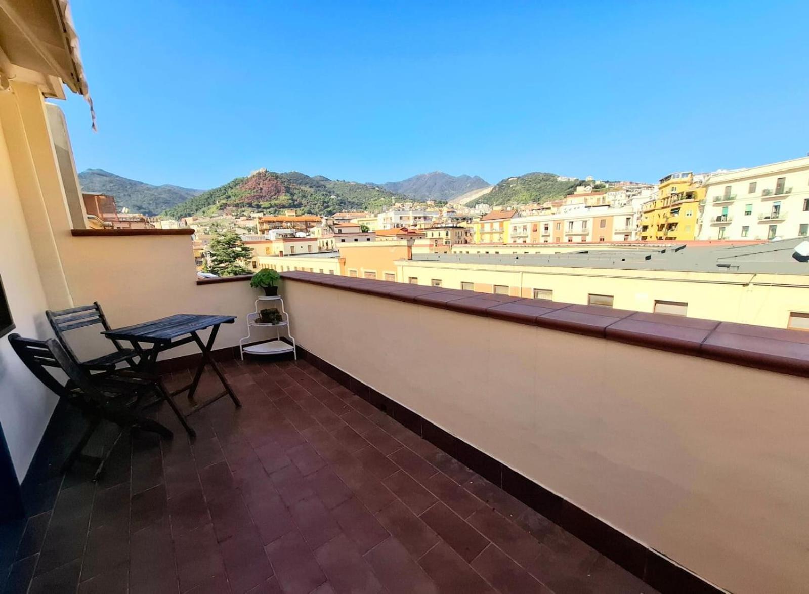 Casa Amelia Apartment Salerno Luaran gambar